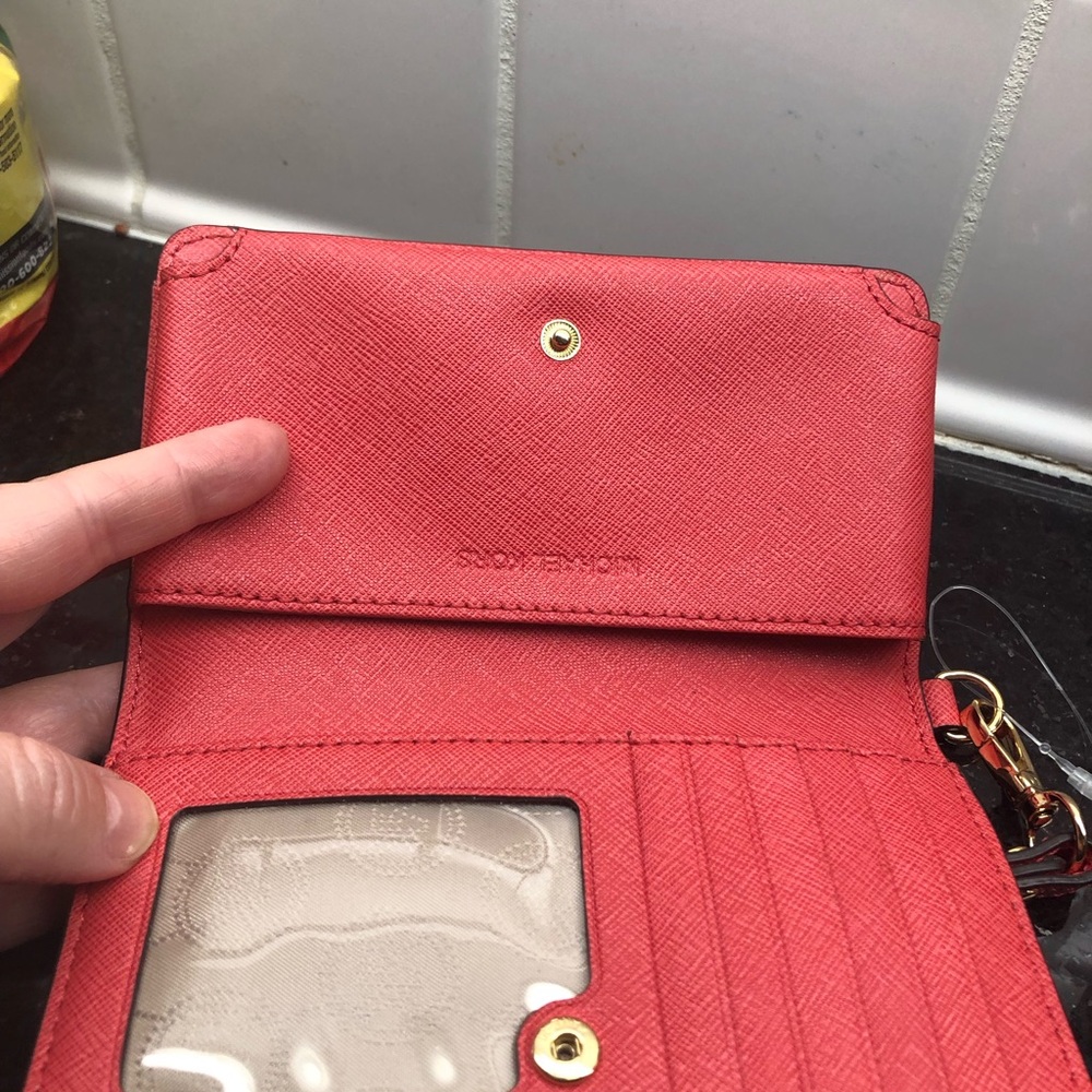 Michael Kors 6 slot wristlet in Beautiful coral 🪸 color, with zipper in back . - Picture 8 of 10